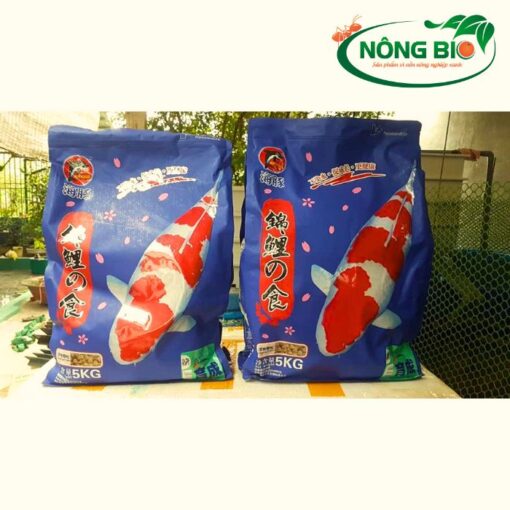 Với hàm lượng đạm cao và chất dinh dưỡng cân đối, cám cá koi Porpoise giúp cá dễ tiêu hóa, sinh trưởng và phát triển tốt về kích thước, hình dáng, và màu sắc.